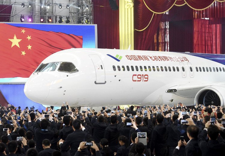 Máy bay "made in China" sắp cất cánh lần đầu