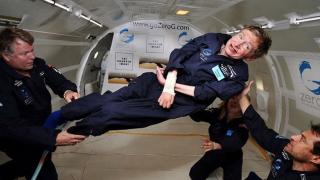 Nhà vật lý học huyền thoại Stephen Hawking sắp bay vào không gian