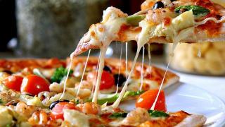 Làm thế nào cắt bánh pizza thành 5,7 hay 11 phần đều nhau?