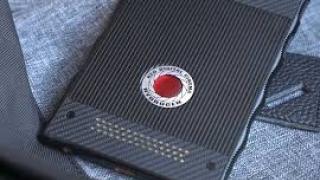 Những hình ảnh trên tay đầu tiên của chiếc điện thoại đến từ tương lai RED Hydrogen One, giá 1.200 USD