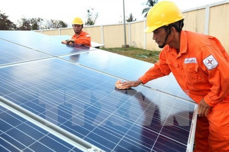 Phát triển năng lượng mặt trời tại Việt Nam